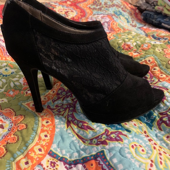 Heels - Picture 2 of 3